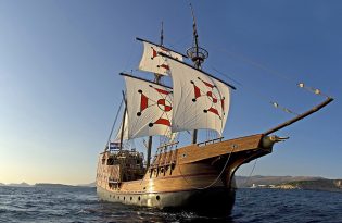 【ドブロヴニク発】16世紀の木造船でのサンセットクルーズ