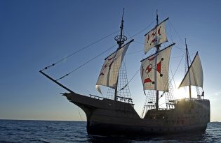 【ドブロヴニク発】16世紀の木造船でのサンセットクルーズ